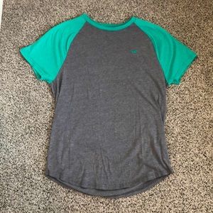 Men’s medium tee